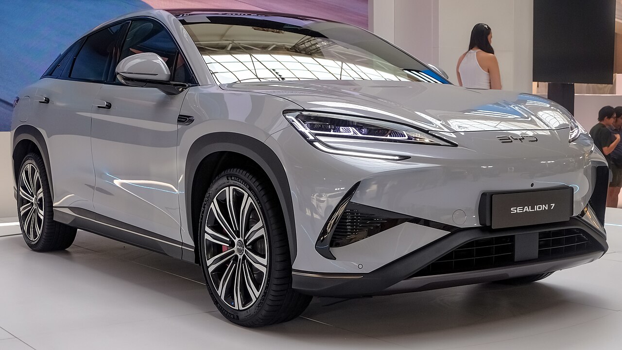 BYD Sealion 7 Performance electric SUV in Shark Grey, front three-quarter view